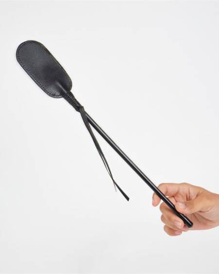 Fusta con forma ovalada de cuero sintético