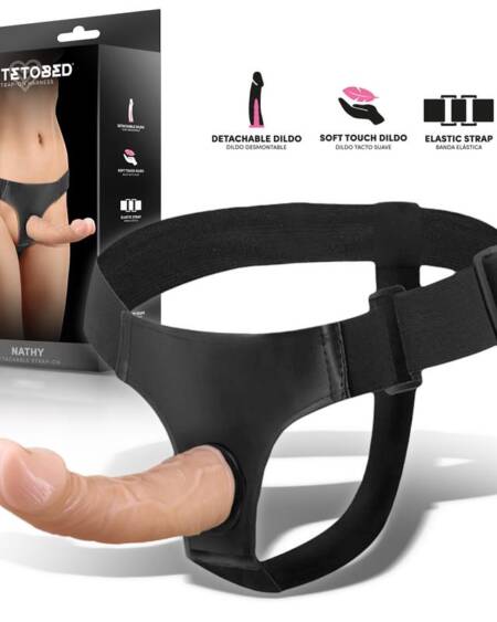 Nathy Arnés con Dildo Desmontable